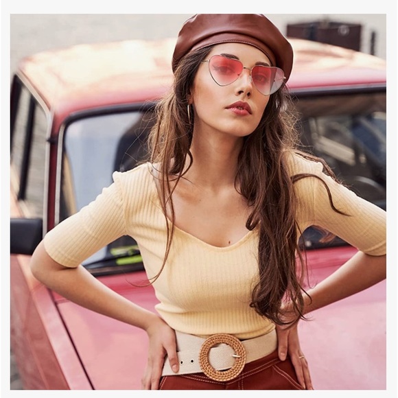 Fun And Festive Red Heart Sunglasses With Gold Hardware - Picture 2 of 5